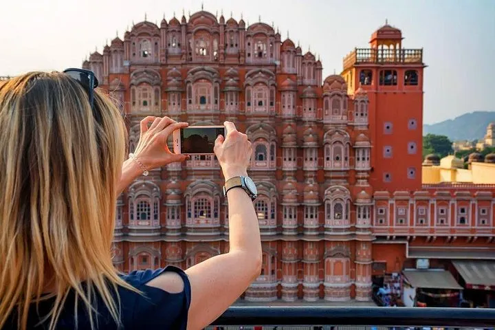 Private Guided Jaipur City Palace Hawa Mahal & Jantar Mantar Tour
