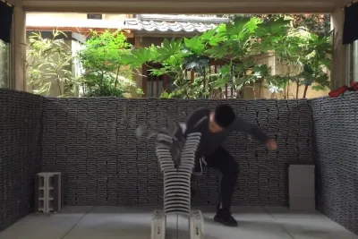 Refreshing in Asakusa! Tile-breaking / kawara smash in Asakusa, Tokyo