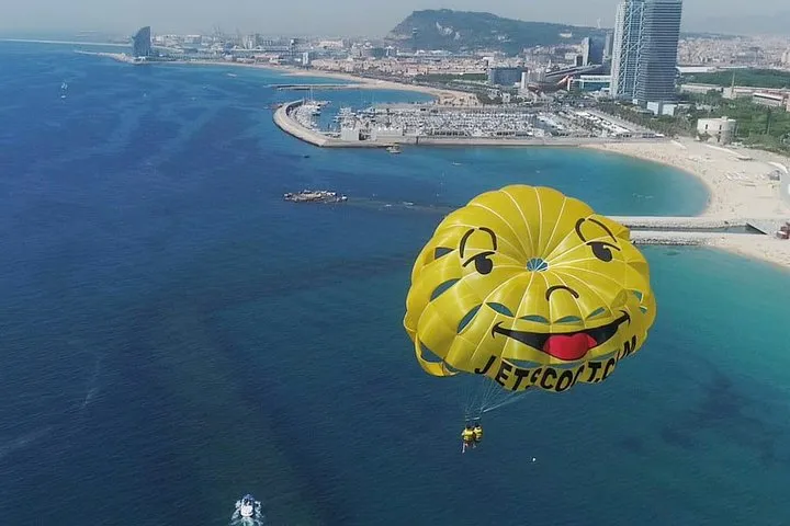 Pack Jet Ski sin licencia y Parasailing Tour en Barcelona