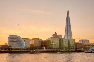 Four Centuries of Entertainment on London's South Bank: A Self-Guided Audio Tour