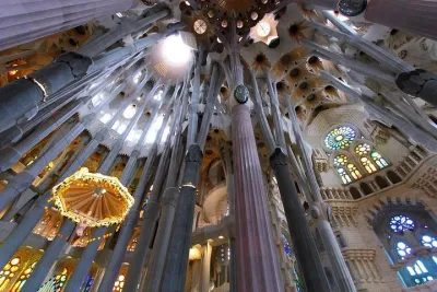 Sagrada Familia Tour with Guide – Private & Small-Group