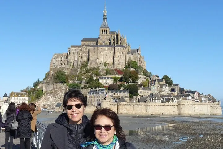 Day-trip with personal guide in Mont Saint-Michel from Paris with private car