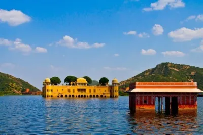 Experience Jaipur Full day Sightseeing with Transports & Tour Guide