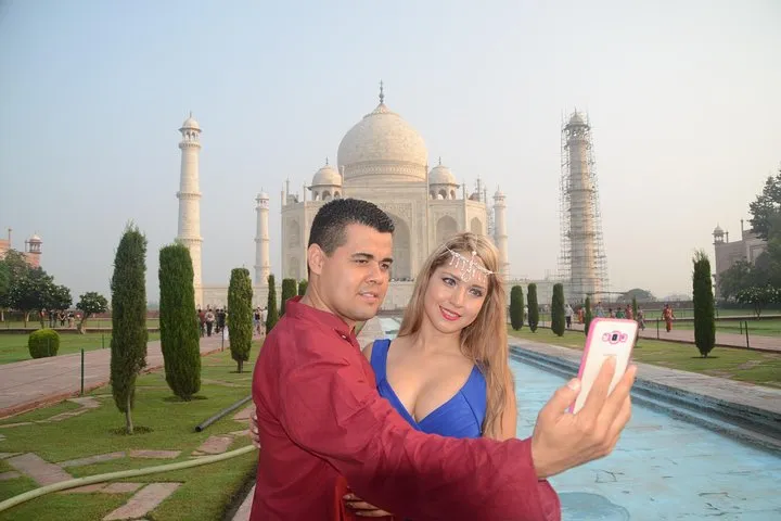 Private Day Tour of Taj Mahal and Agra Fort By Super fast train