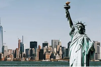 Statue of Liberty & Ellis Island - Exclusive Guided Tour