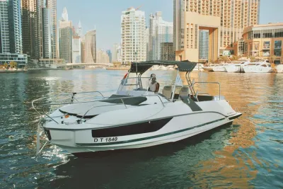 Dubai 1h Sea escape: little get away!