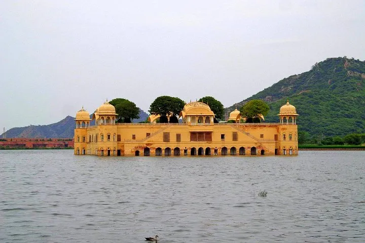New Delhi Hotel, Airport to Jaipur Private Transfer