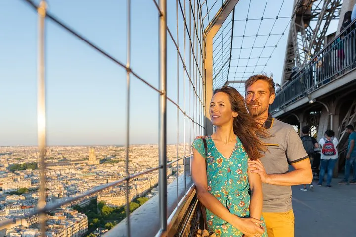 Eiffel Tower Dinner Experience and Sightseeing Seine River Cruise