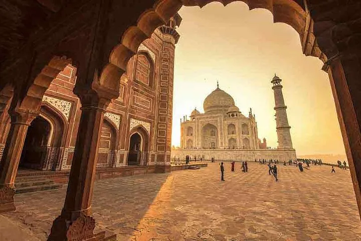All Inclusive Day trip to Taj Mahal, Agra Fort from Delhi by Car