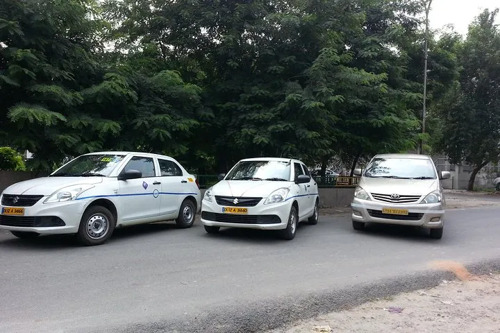 Private Airport Transfer - DEL Airport to Hotel OR Hotel to DEL Airport