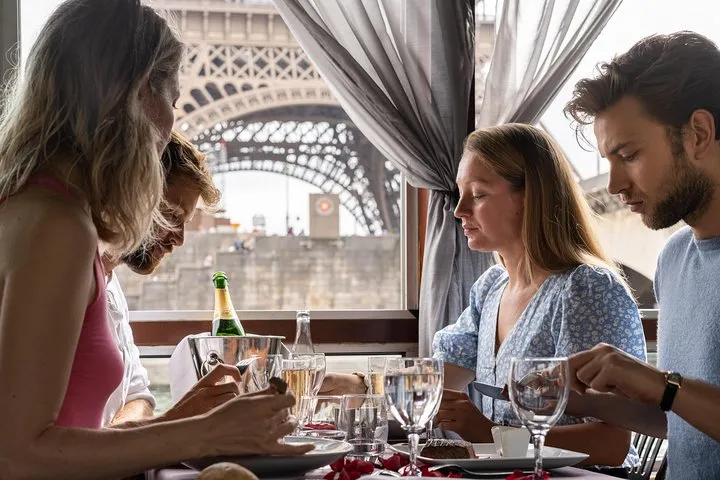 Paris Seine River Gourmet Lunch Cruise with Champagne Option