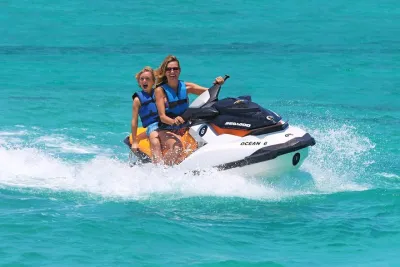 Cancun Lagoon: Wave Runner Ride
