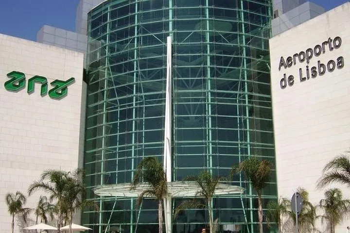 Lisbon Airport Transfer to Sesimbra or Azeitão