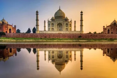 From New Delhi : Taj Mahal And Fatehpur Sikri Guided Tour