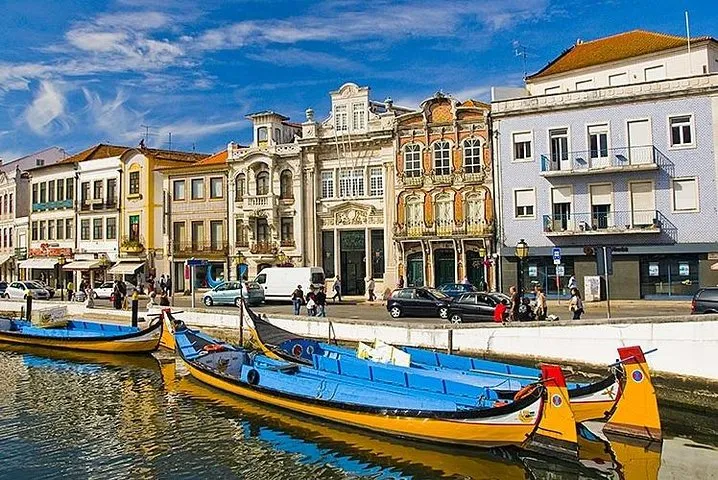 Tour / transfer Lisbon /Porto /Porto/Lisbon with several stops
