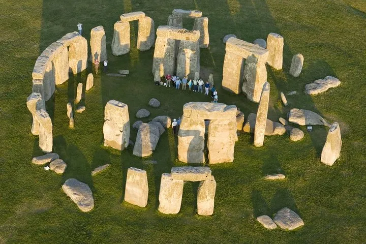 Private driver guided tour Stonehenge