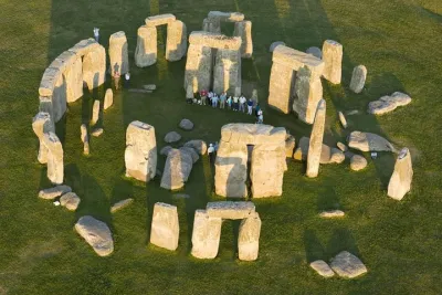 Private driver guided tour Stonehenge