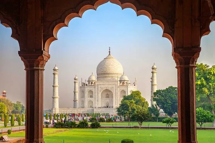 Private Tour from Delhi to Agra by Luxury Super Fast Train