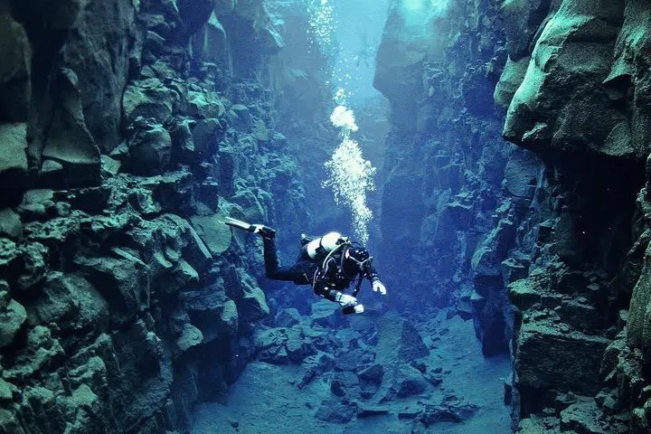 Silfra: Diving Between Tectonic Plates - Meet on Location