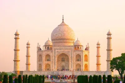 Taj Mahal Agra Overnight Tour with Fatehpur Sikri from Delhi