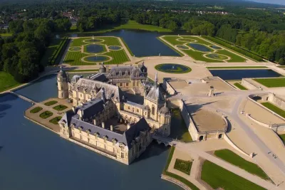 Private Chantilly & Horse Museum with Minivan