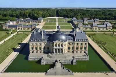 Private Vaux le Vicomte with Minivan