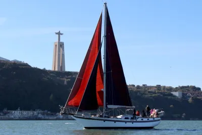 Tagus River - Private Tour on Vintage Sailboat