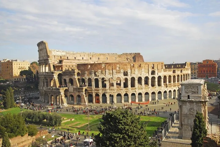 Private Rome City Tour by Luxury Vehicle: Professional Chauffeur