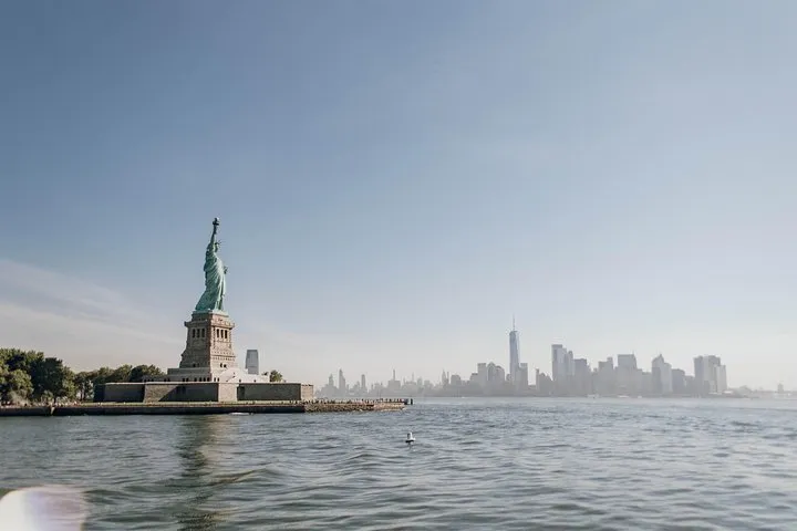 Statue of Liberty and Ellis Island Guided Tour with Ferry