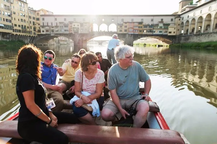 A guided floating tour of Florence with typical food and wine