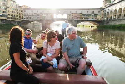 A guided floating tour of Florence with typical food and wine
