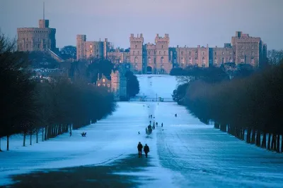 Windsor, Bath, Stonehenge and Salisbury Guided Tour on Boxing Day