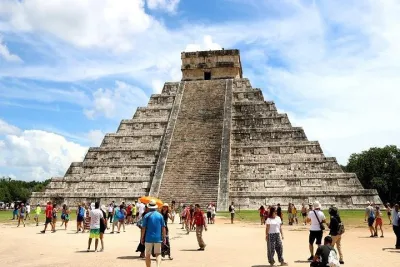 Discover the MAGIC of Chichén Itzá, Sacred cenote and Valladolid