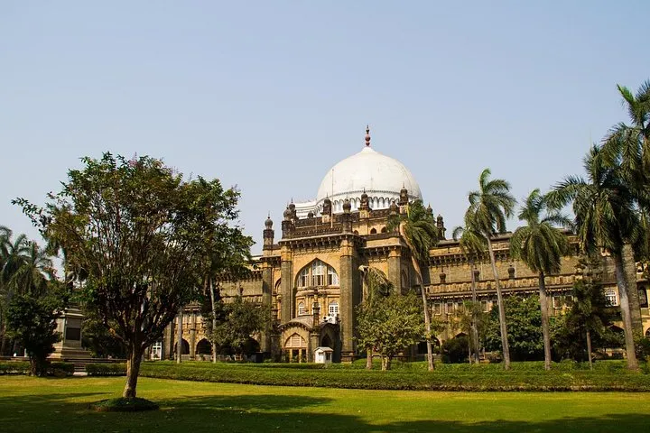 Ancient Caves, Forts, Taj & Temples Expedition