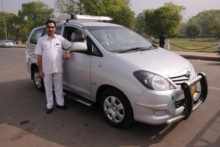 Delhi to Jaipur (one-way shared transfer)