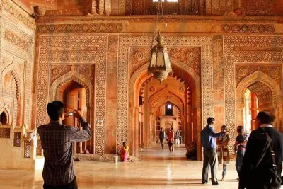 Private Custom Excursion Tour to Fatehpur Sikri from Agra with Guide