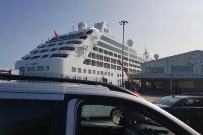 Private Luxury Transportation: London Hotel to Dover with Stopover Leeds Castle