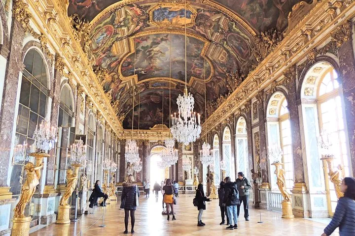 Versailles Palace & Gardens Tour with Transport from Paris
