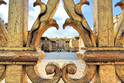 Versailles Palace & Marie-Antoinette's Estate Guided Tour