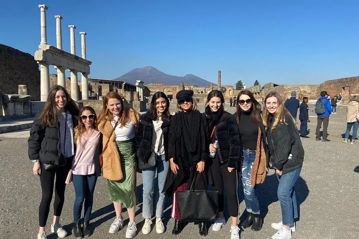 All-Inclusive Pompeii Tour with Guide, Lunch and Ticket from Rome