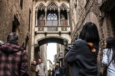 Explore Barcelona: Private Tour with Highlights, Gems & Tapa