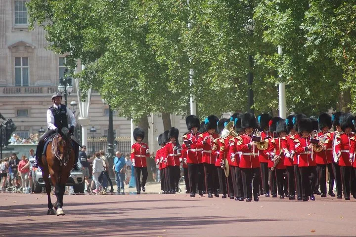 Layover Tour of London from LHR Executive Luxurious Vehicle Private Tour 6 hour