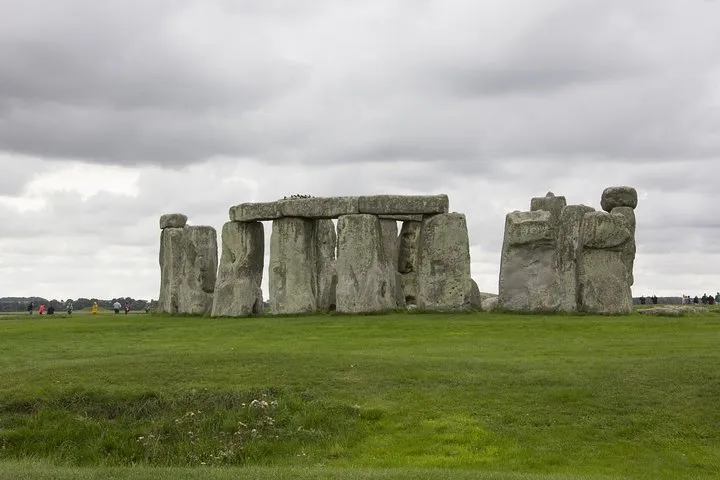 Stonehenge,Bath & Salisbury in Executive Luxurious Vehicle Private Tour