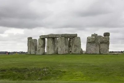 Stonehenge,Bath & Salisbury in Executive Luxurious Vehicle Private Tour