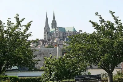 Chartres and Versailles Private Full-Day Tour