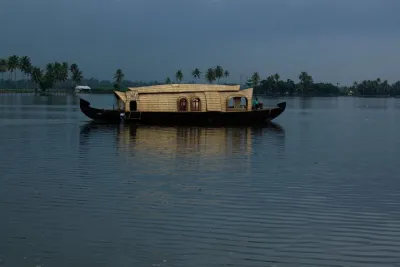 5 Nights Private Tour Cochin/Munnar/Thekkady/Houseboat/Cochin