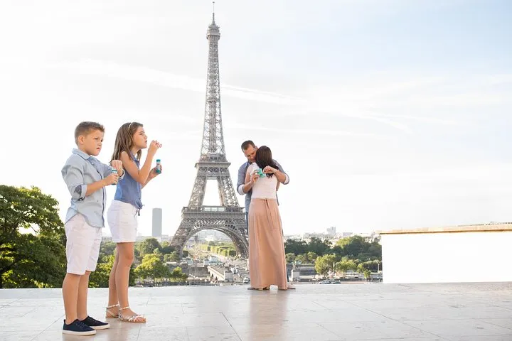 1-hour Photoshoot at the Eiffel Tower Trocadero Paris
