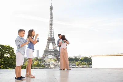 1-hour Photoshoot at the Eiffel Tower Trocadero Paris