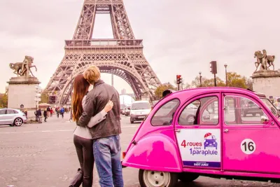 Private tour Paris 3 hours in vintage Citroën 2CV