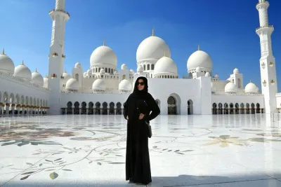Full-Day Tour of Abu Dhabi City From Dubai - with Guide